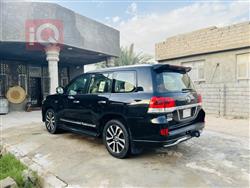 تۆیۆتا لاند کروزەر